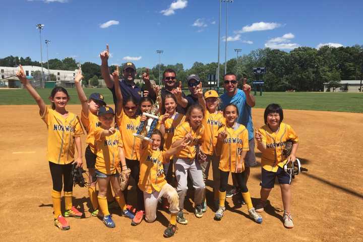 Norwood Girls Softball Team Wins Northern Valley Tournament