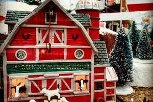 Santa, Mrs. Claus Visit Abma's Farm Greenhouse In Wyckoff