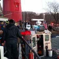 <p>Units await the Lt. Michael T. Murphy on the Manhattan shore.</p>