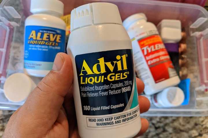 Ibuprofen Doesn't Make COVID-19 Symptoms Worse, Experts Say