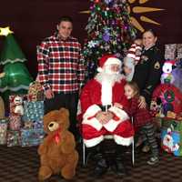 <p>The Vargas Family meets Santa.</p>