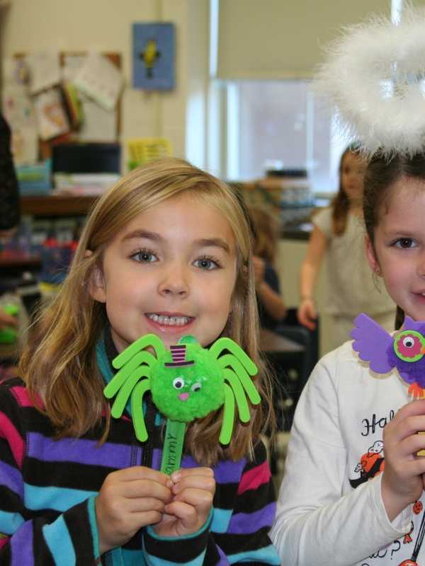 Holmes Students In Darien Celebrate Halloween With Costumes, Crafts, Parade