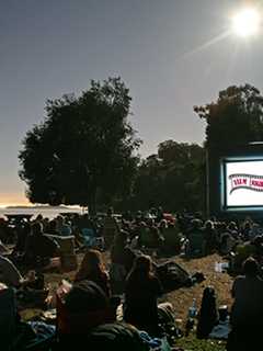 See 'Jurassic World,' 'Zootopia' At Fairview's Sixth Street Park