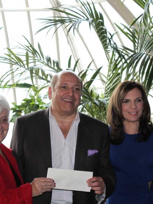 Klaff's Donates Golf Outing Proceeds To Norwalk's Lockwood-Mathews Mansion