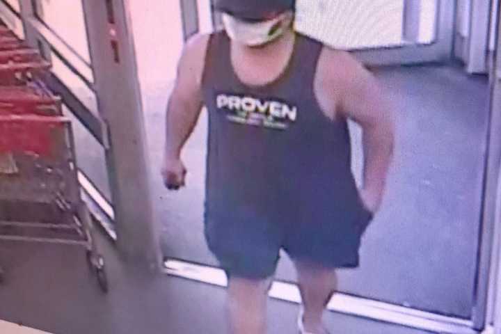RECOGNIZE HIM? Mugger Flees With Wallet From Elmwood Park CVS