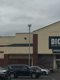 New York Giant To Appear At Dick's Grand Opening Celebration In Norwalk