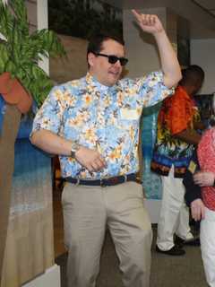 Waveny LifeCare Network Day Program Participants Enjoy Caribbean-Themed Day