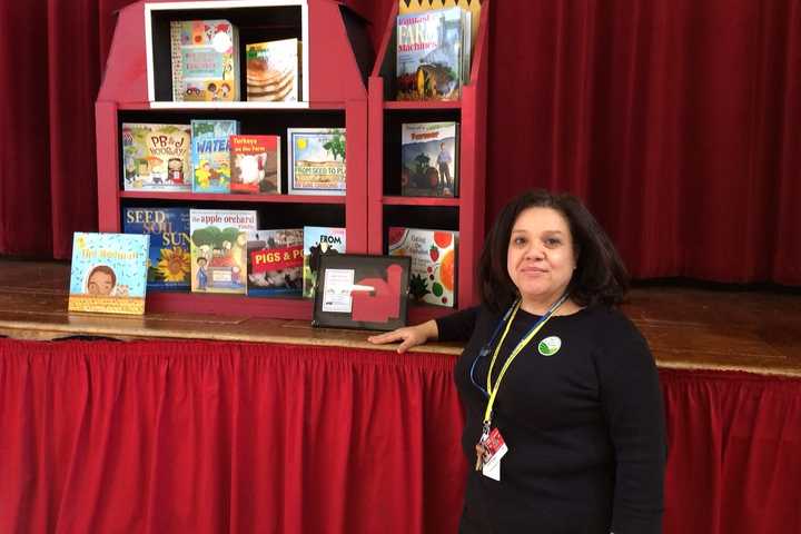 Barn Bookcases Help Bridgeport Students Understand The Rural Life