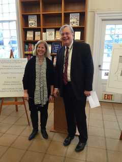 First Niagara Bank Donates $10,000 To Ferguson Library In Stamford
