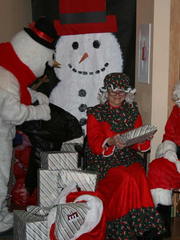 Santa, Mrs. Claus Visit Sunshine Children's Home