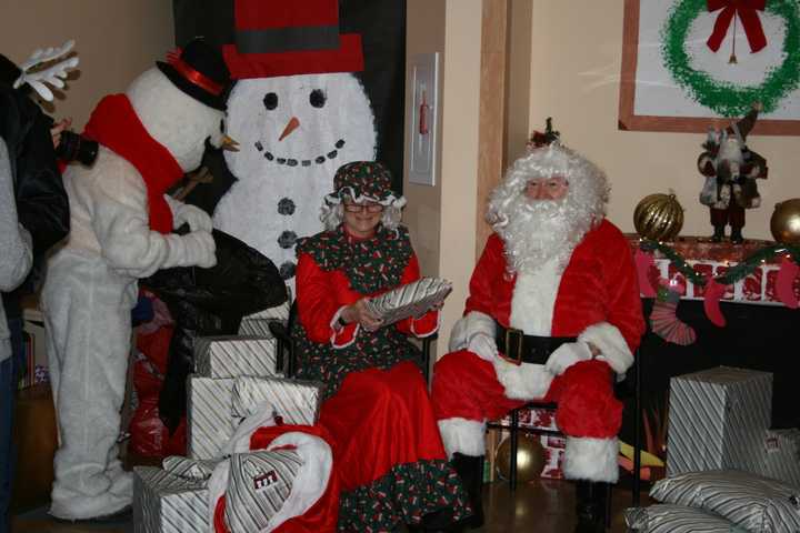 Santa, Mrs. Claus, and Frosty the Snowman surprised the children at Sunshine Children&#x27;s Home with a police-escorted visit on their sleigh.