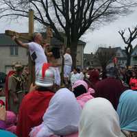 <p>The crowd gathers around the crosses.</p>