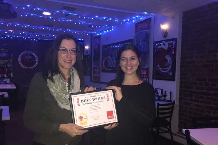 Uncle Henry's Receives DVlicious 'Best Wings' Certificate