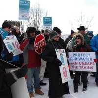 <p>Residents gather and demonstrate their opposition to Bakken Oil Trains being transported over New Jersey bridges.</p>