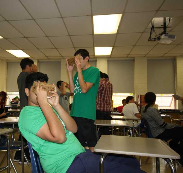 Students &quot;traveling&quot; via Google Expeditions