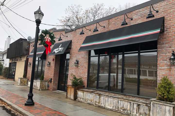 Cousin Vinny's In Wood-Ridge Shutters