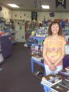 Linda's Story Time In Monroe Engages Readers With Personal Approach