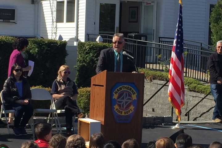 Hawthorne Elementary Students Walk In Support Of Earth Day