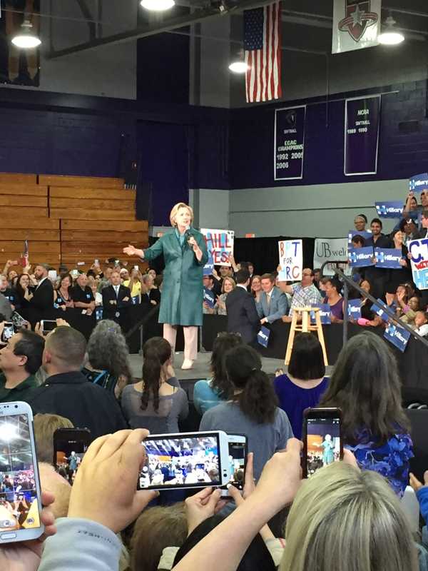 Clinton Arrives For Rally In Bridgeport