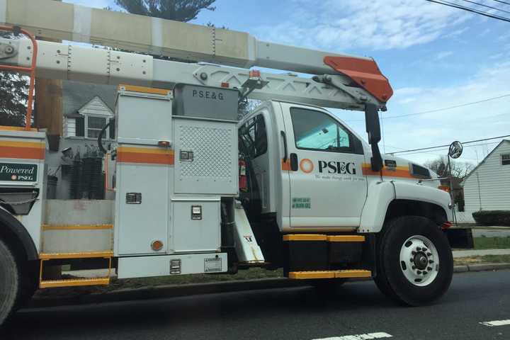 PSE&G Worker Injured While Repairing Pole In Elizabeth