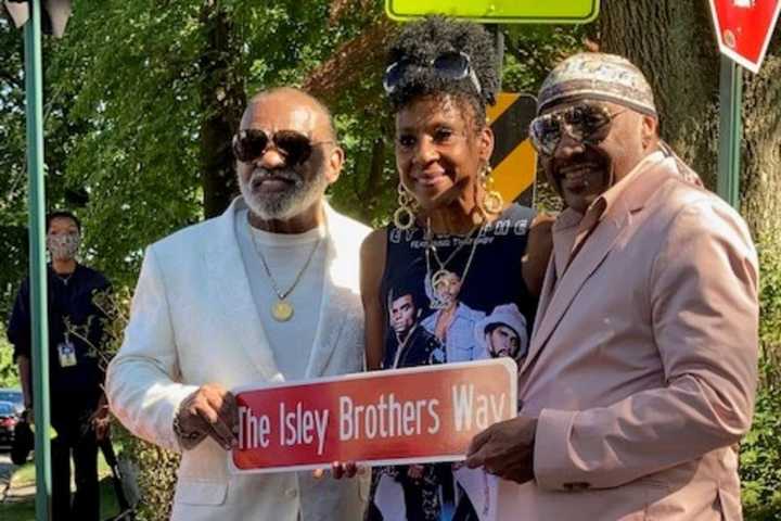 Now Wait A Minute: Isley Brothers Make 'Em Wanna Shout In 2 NJ Towns