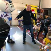 <p>Paramus police and Mr. Met.</p>