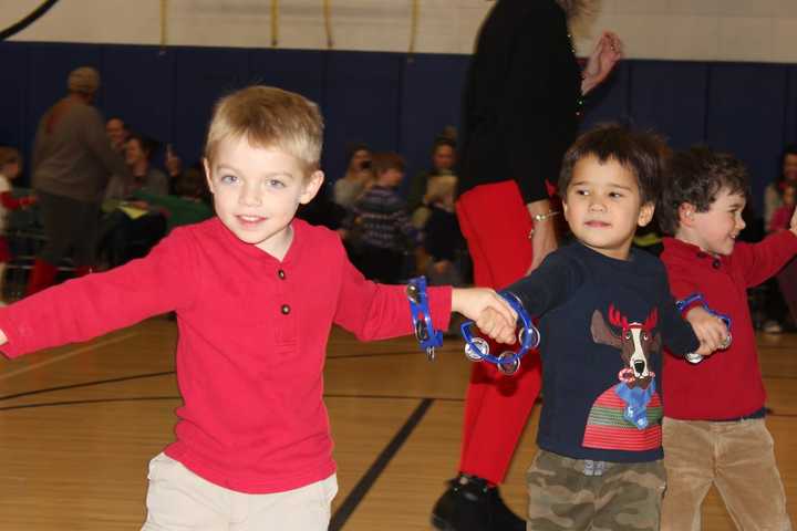 Darien's Holly Pond School Celebrates Holidays With Concert
