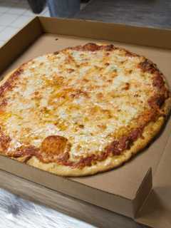 Norwalk Eatery Helps Create Record-Setting 109 Cheese Pizza