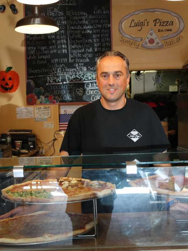 DVlicious Finalist: Luigi's Pizza's Southern Italian Style Pleases Ringwood