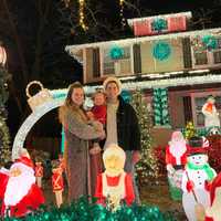 Park Ridge Neighbors Collab On Dazzling 42K Christmas Light Display (PHOTOS)