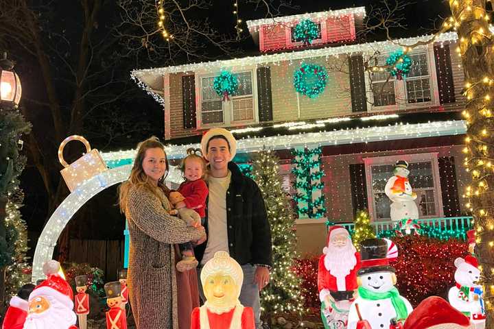 Bergen County Neighbors Collab On Dazzling 42K Christmas Light Display (PHOTOS)