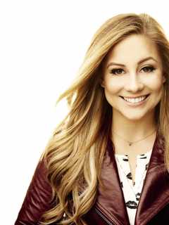 Olympic Medalist Shawn Johnson Visits Hillsdale Gym
