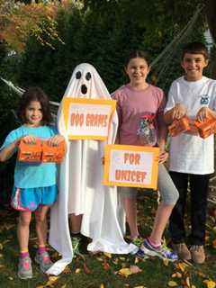 Ox Ridge Students Raise $1,000 For UNICEF