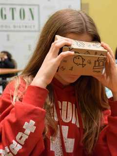 Irvington Middle School Students Travel The World With Google Expeditions