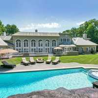 <p>Pool with jacuzzi, waterfall, patio, fire pit and built-in barbecue.</p>