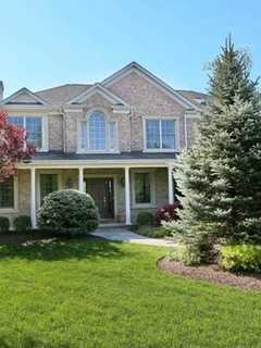 Bedrooms In This Washington Township Home Are Pretty 'Suite'