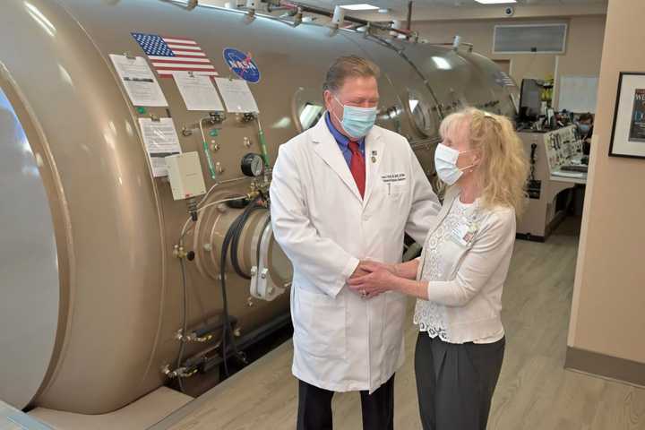 Hyperbaric Chamber Hood Saves Doctor's Life During Pandemic