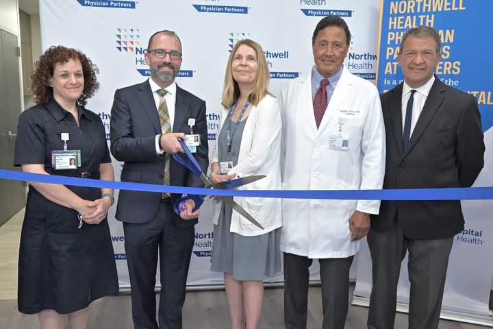 Kevin Beiner (2nd from left), senior vice president and regional executive director, Northwell Health cuts the ribbon to officially open Northwell Health Physician Partners in Yonkers.