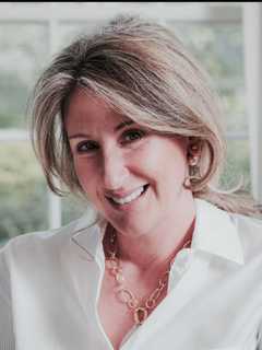 Author Jane Green Speaks To Y's Women Group In Westport