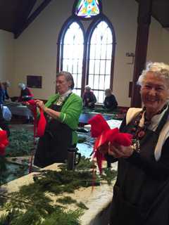 Pound Ridge Garden Club Makes Swags, Wreaths For Town Street Posts