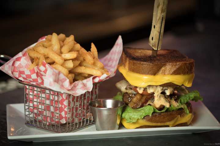 Johnny Utah's Rounds Up Country Western Food And Fun In South Norwalk