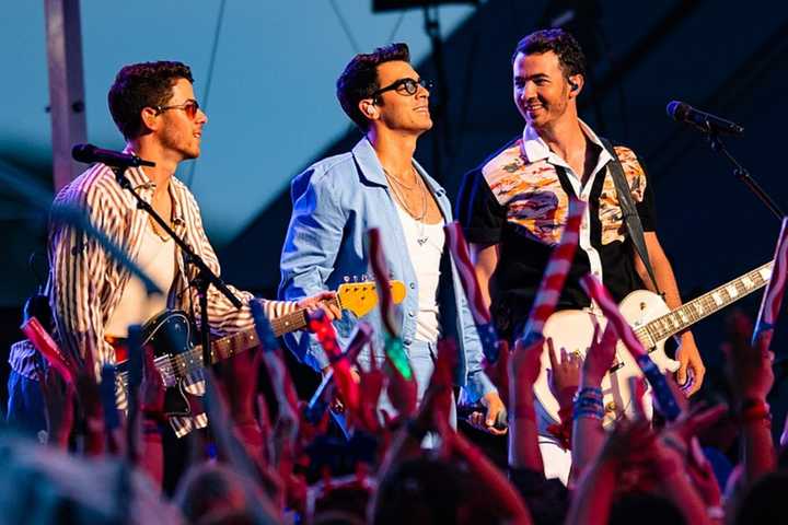 Jonas Brothers Celebrate 20 Years With Living the Dream Tour, Kicking Off At MetLife Stadium