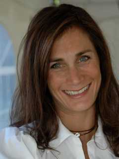 Chappaqua's Scattered Books Hosts Book Signing With Author Julie Burton