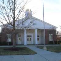 Katonah-Lewisboro Residents Seek To Re-Open Gym At Closed School