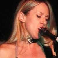 <p>Liz Phair</p>