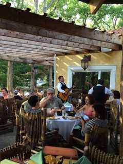 Brewster's Las Mananitas Wins DVlicious 'Best Outdoor Dining In Putnam'