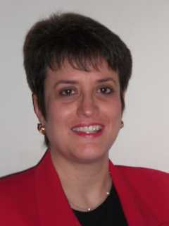 Leonia Woman Graduates Bergen LEADS Leadership Program