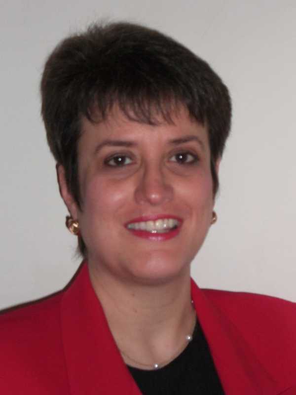 Leonia Woman Graduates Bergen LEADS Leadership Program