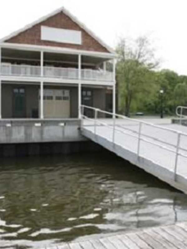 Students Rescued From Hudson After Waves Swamp Boats