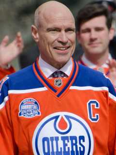 Hello, Hockey Fans: Messier To Visit Sacred Heart University